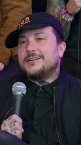 Se você é o tipo de fã que se pergunta por que o Frank cria mil projetos,  em vez de ficar quietinho aguardando os eventos do MCR