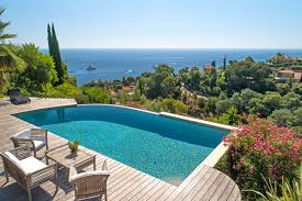 Realisation D Une Piscine A Debordement Dans Les Alpes Maritimes Mediterraneen Piscine Par Diffazur
