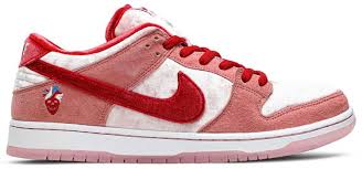 Pictures of the 2007 nike valentines day dunk low has recently surfaced, and looking at the pictures i must say itã¢â€â™s not quite what i would have expected. Strangelove X Dunk Low Sb Valentine S Day Nike Ct2552 800 Goat