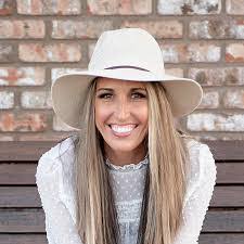 Crystal Joslin's Instagram, Twitter & Facebook