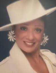 Elizabeth Pecora's Instagram, Twitter & Facebook