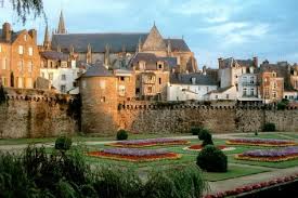 Les Remparts De Vannes Morbihan Brittany Bretagne Morbihan Vieux Batiments Bretagne