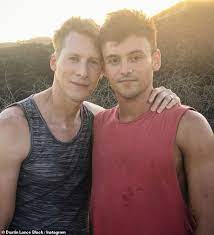 The great judy garland was born 99 years ago today. Tom Daley S Husband Dustin Lance Black Calls For A Ban On Conversion Therapy Aktuelle Boulevard Nachrichten Und Fotogalerien Zu Stars Sternchen