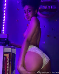shes a freaky girl - ShesFreaky