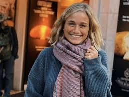 We zagen julie vermeire al even opduiken bij de mia's en groeten uit…, maar pas deze herfst met dancing with the stars eist de dochter van vlaanderens populairste komiek een. Julie Vermeire Over Vreselijke Periode Met Haar Moeder Opgesloten In Kamer Showbizz 24