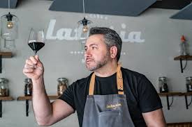 Los 10 Vinos Preferidos De Roberto Hernandez Y Sus Maridajes Beber Vinos Cepas Viejas Mollejas De Ternera