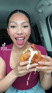 Video La Fille Qui Mange Le Burger Celia