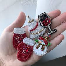 как сделать украшения из бисера своими руками для начинающих Novyj God K Nam Mchitsya Sejchas Skazhete S Duba Ruhnula Dubovyh Listov Mnogo Vyshila I Poteryala Obrazcy Ukrashenij Iz Bisera Ukrasheniya Iz Tkani Biser