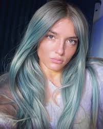 Can you guess which color is the real hair color?😋 Comment your guess and  your favorite color:)