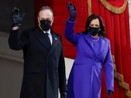 The ceremonial induction into a position. 1yrziqzhj9qotm