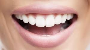 L Astuce Surprenante Pour Detartrer Ses Dents Facilement A La Maison Detartrer Dents Blanchir Les Dents Detartrage Maison