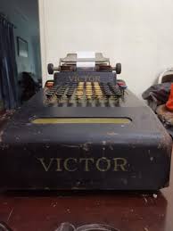 This adding machine was purchased in 1922 and used until 1982 by samuel bernstein in his capacity as adding machine. Victor Adding Machine Chicago Antiques Vintage Collectibles On Carousell