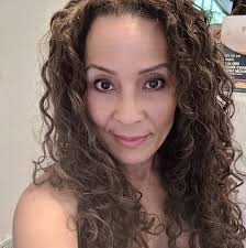 Should I give Stephen King's Dark Tower series a chance despite not being a  huge fan of the sci-fi genre?