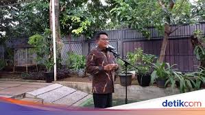 Dia menanggapi kudeta terhadap suaminya, agus harimurti yudhoyono mantan panglima tni jenderal (purn) moeldoko ditunjuk sebagai ketua umum partai demokrat. Having Finished A Press Conference Moeldoko Returned Again To Brush Off The Issue Of Insecurity Netral News
