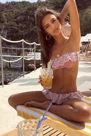 6 Flattering Swimsuit Trends Emily Ratajkowski Swears By Celebrity Bikini Trendy Swimsuits Swimsuit Trends