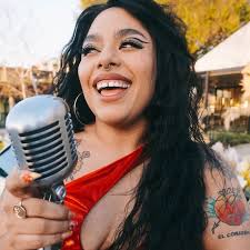 HEY JARED!!! 👋🏽😁 Jared Simon is a silly little cowboy! With a deck full  of stories, Jared summons laughter from the shadows of everyday life. His  performances, whether in intimate clubs or