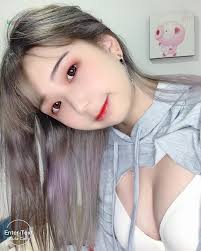 👀 ara ara~ what are you reading~ lie