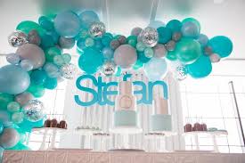 Acá tenemos una torta para esta decoracion para bautizo de niña en casa, que se acopla bien a la necesidad de algo sencillo. Event Decoration 2019 2020 In 2020 Decoracion Baby Shower Baby Boy Shower Baby Shower