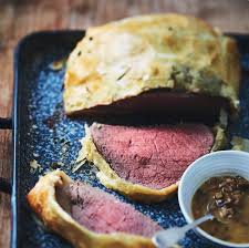 La Recette Prechauffez Le Four A 200 C Epluchez Et Ciselez Les Echalotes Rincez Les Champignons Et Hach Boeuf En Croute Filet De Boeuf Recettes De Cuisine