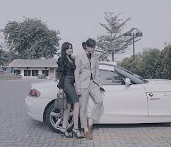 Sejak remaja, kevin memang sudah dikenal sejak kecil ternyata kevin sudah memiliki rambut gondrong. Ini Yang Tak Berubah Dari Kevin Aprilio Tunangan Vicy Melanie Gaya Tempo Co