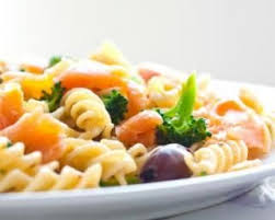 Pates Estivales Aux Chutes De Saumon Fume Fleurons De Brocoli Et Olives Idee Recette Alimentation Saine Pour La Sante Etre En Bonne Sante