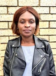 Afraa's eye color changes with light