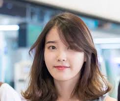 Salah satu gaya rambut yang sedang hits adalah model rambut pendek wanita. Gaya Rambut Pendek Feminim Yang Terbaru