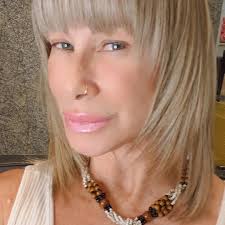 Ya mismo para Esteban Montes Salón en San Patricio Gallery para ponerme  Bella para está noche pie voy a estar concentradas RAYMOND Y SUS AMIGOS 8pm  por Telemundo.