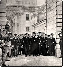 Ataturk Un Dolmabahce Sarayina Cumhurbaskani Olarak Ilk Gelisi 1 Temmuz 1927 Istanbul Resim Fotograf