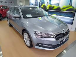 Taking a look at the 2021 skoda superb with hybrid engine and top of the line trim: File 2021 Skoda Superb Ambition Sedan Silver 2 0 Tsi Front View In Brunei Jpg Wikimedia Commons