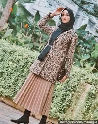 Aplikasi untuk mengedit foto ala selebgram yang kelima adalah adobe photoshop express: 9 Ootd Outfit Hijab Modis Ala Ootd Ala Selebgram Facebook