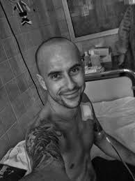 Soooo who's that dude in the pic, hm?😉 Shit... it was only what... 5-6  years ago? Maybe two weeks prior to the moment the photo was taken I was  diagnosed with leukemia.