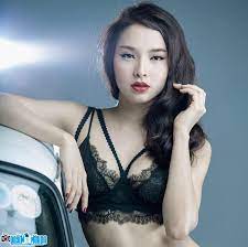 Tháng 3/2021, phương trinh jolie chính thức xác nhận hẹn hò diễn viên lý bình, kém cô 3 tuổi. Ca SÄ© PhÆ°Æ¡ng Trinh Jolie