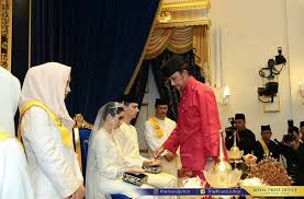 Sultan johor diarak dalam kereta sejurus selesai istiadat kemahkotaan baginda pada isnin, 23 mac 2015. Waktu Solat Malaysia Waktu Solat Dot Net