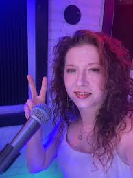 Where can a musician find gigs or join a group in Springfield?