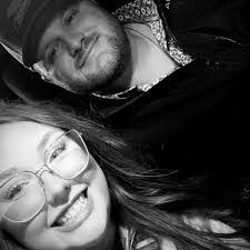 Chandler Kelley's Instagram, Twitter & Facebook