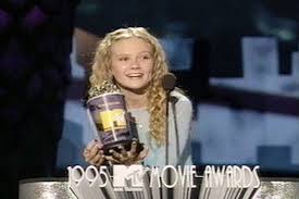 Kirsten Dunst At The 1995 Movie Awards Accepting Best Breakthrough Performance For Interview With The Vamp Interview With The Vampire Movie Awards 1995 Movies