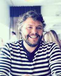 Ele foi olheiro do sporting, fez a festa desportiva do sporting, a minha mãe fez trave olímpica no sporting, portanto vivia o sporting por. Caras Cesar Mourao Assume Namoro Nas Redes Sociais