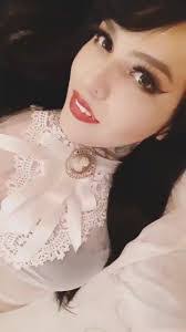 Allison Diamond's Instagram, Twitter & Facebook