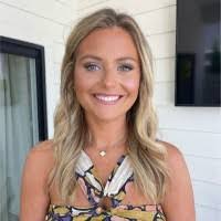 Carol Shew's Instagram, Twitter & Facebook