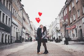 What great christmas photo ideas! 10 Christmas Vacation Ideas For Couples