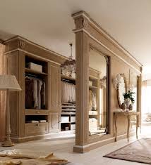 Giyinme Odasi Panosundaki Pin