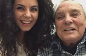Родители отдали настю каменских в музыкальную школу в 6 лет, но петь девочка начала еще раньше. Nastya Kamenskih Biografiya Foto Lichnaya Zhizn Muzh Rost I Ves Slushat Pesni Onlajn 2021