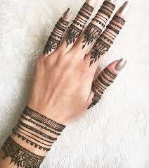 Pretty Henna On Fingers Henna Tattoo Hand Finger Henna Designs Henna Designs