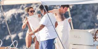 Depending on where you lurked online this past weekend, you might have noticed photos of princess eugenie's husband jack brooksbank hanging on a yacht in his swim trunks with several. Wqu9alwadlbcum