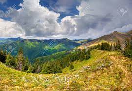 Van de hoofdstad kiev, dwars door het hart van oekraïne stroomt de dnjepr naar odessa om uit te monden in de zwarte zee.de selectie cruises over de dnjepr dwars doorheen oekraïne laten u. Mooie Lente Landschap In De Karpaten Oekraine Europa Royalty Vrije Foto Plaatjes Beelden En Stock Fotografie Image 18812585