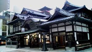 愛媛縣松山市的 道後溫泉本館 是不是感覺似曾相識 對啦 它在宮崎駿卡通裡出現過哦 就是神隱少女裡湯婆婆經營的溫泉旅館 油屋 的原型 visit japan japan travel japanese landscape