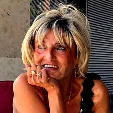 Herečka Šárka Ullrichová má za sebou bouřlivou minulost. Jaké je její  soukromí a jak se jí dnes daří? 👀