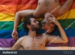 6,091 imágenes, fotos de stock, objetos en 3D y vectores sobre Gay kissing  color 