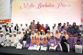 Inilah berbagai rekomendasi tempat buka puasa di jogja yang menyediakan berbagai makanan yang lezat dengan harga yang terjangkau. Kkmm Album Majlis Berbuka Puasa Bersama Yab Dato Sri Mohd Najib Tun Abdul Razak Perdana Menteri Malaysia Di Seri Perdana Putrajaya Image Majlis Berbuka Puasa Bersama Yab Dato Sri